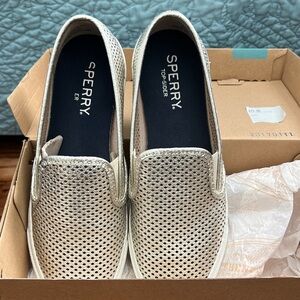 Sperry women’s pewter leather Slip-On Shoes size 8 1/2 M